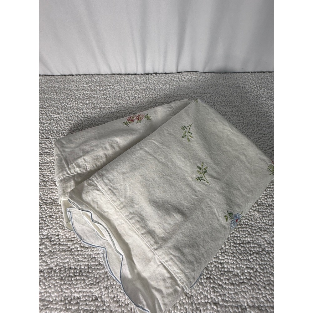 Vintage Embroidered Pillowcase Floral Blue Scallop Edge Cottagecore Shabby‎ Chic